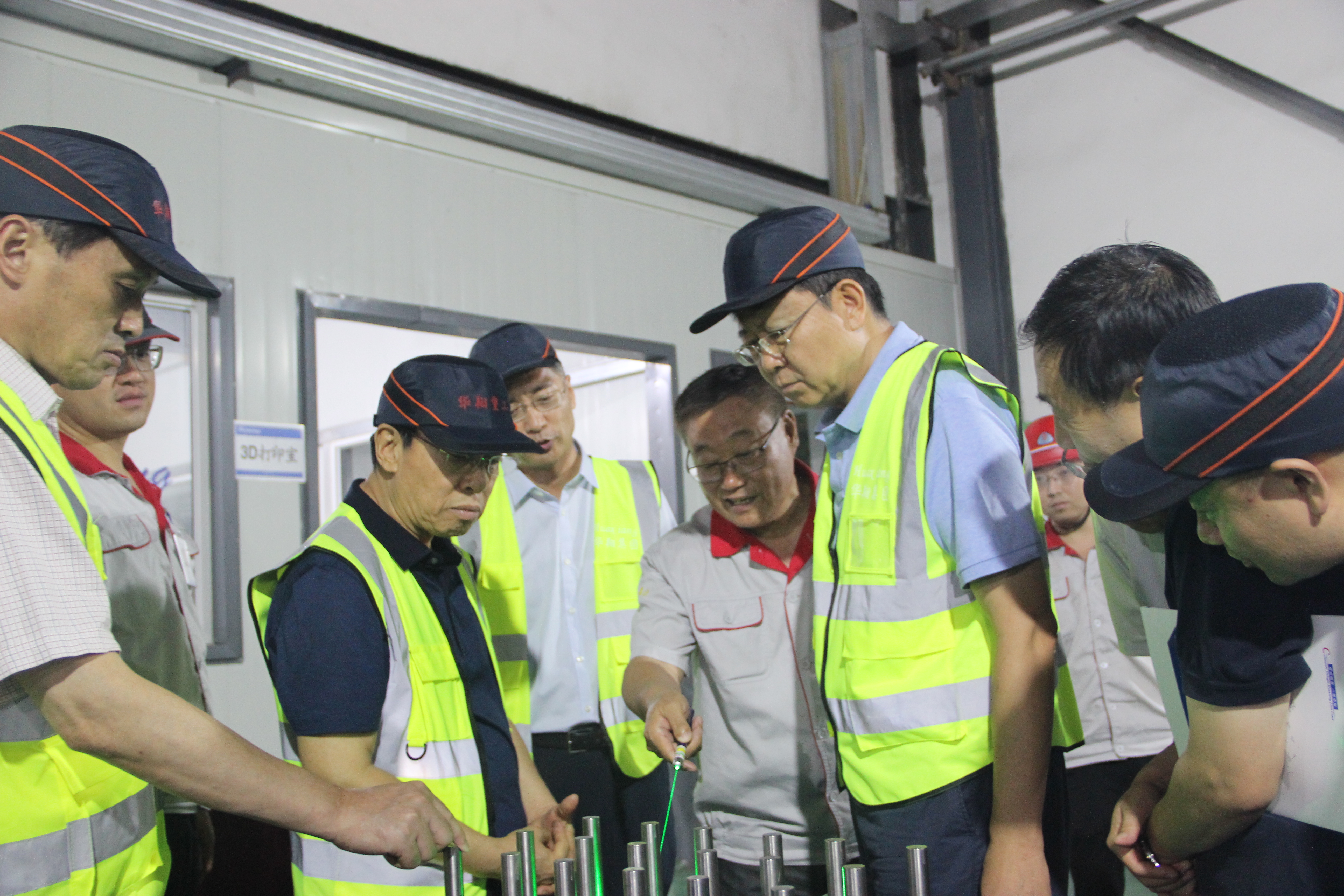 山西省人民政府原副省長、中國生產力學會會長、山西省資源型經濟轉型促進會總顧問牛仁亮一行蒞臨我司調研