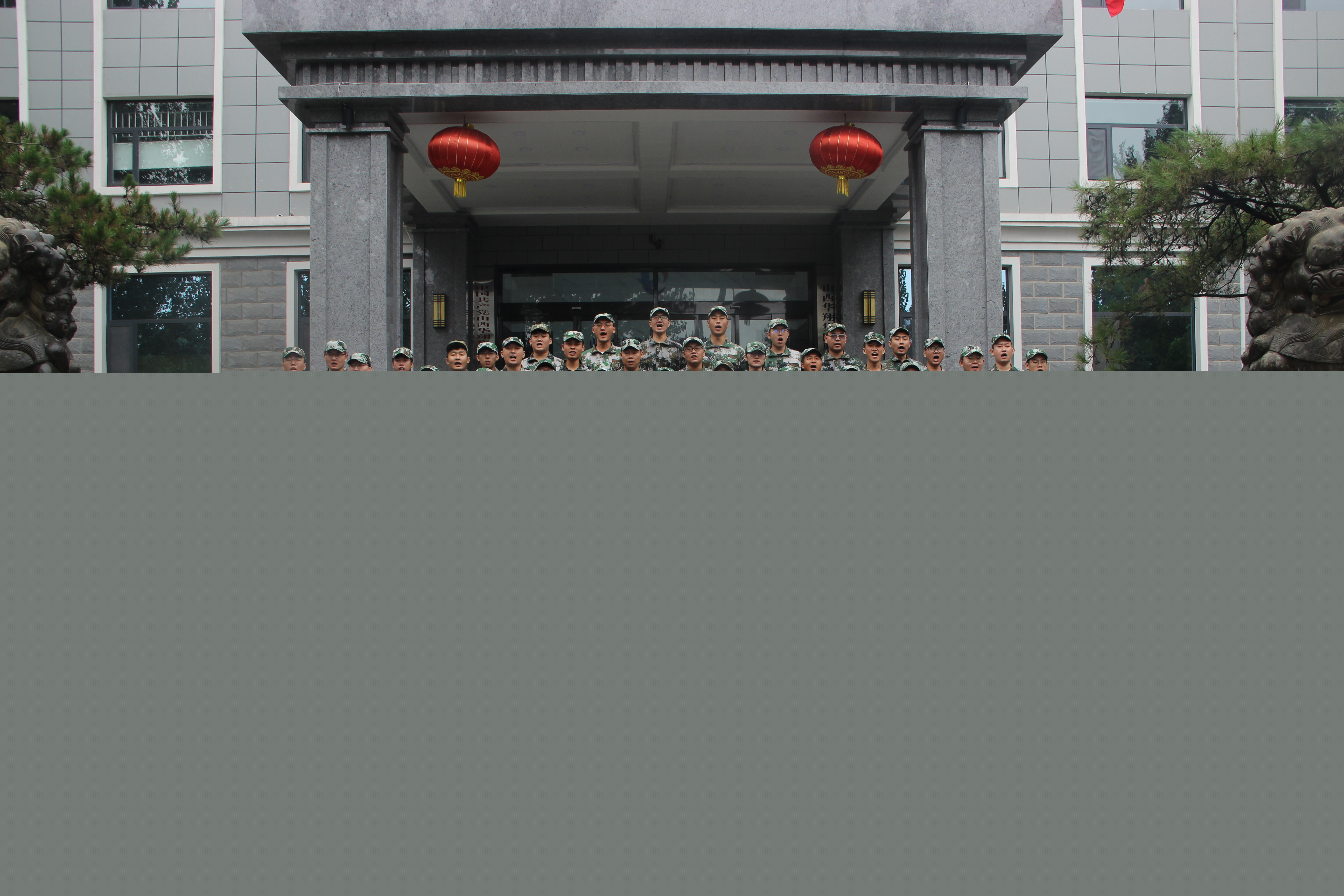 華翔集團舉辦2022年校招畢業生軍訓匯演暨入職見面會